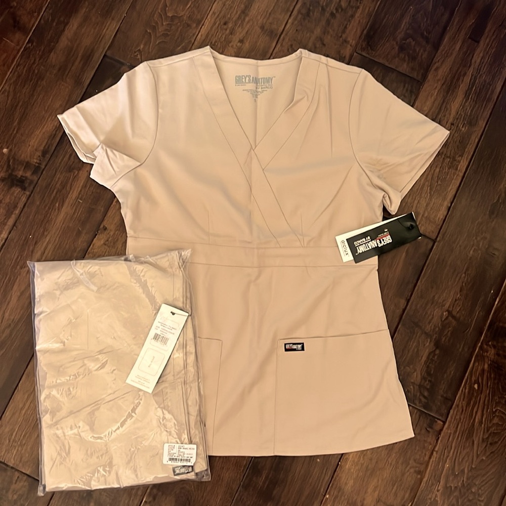 Grey’s Anatomy by Barco scrub set. Top is S/ Bottoms are XS.